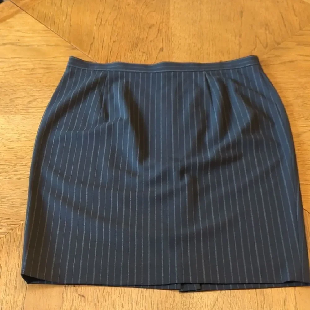 Michael Kors Black Pinstripe Pencil Skirt Work Wear Professional Academia